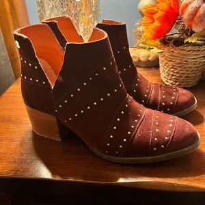 Suede leather ankle boot